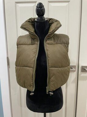 NWT Women’s NY Threads Cropped Puffer Vest Size M Olive Green